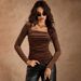 Voya Women's American Retro Spicy Girl Top, Spring And Summer Long Sleeved New Style, Coffee Colored Square Neck Pleated Short Slim Fit T-shirt_ecoleips.com