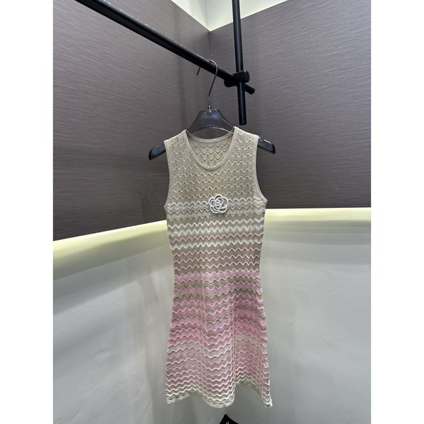 High-Quality European Style Summer New Three-Dimensional Camellia Gradient Color Knit Brand Logo Vest Dress_ecoleips.com