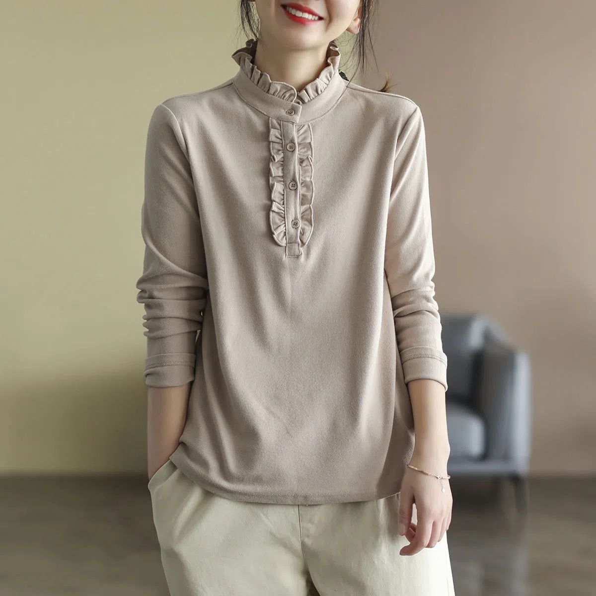 The Derong Monochrome Design Women's Autumn/Winter Outfit Features A Top That Covers The Abdomen, Creating An Artistic L_ecoleips.com