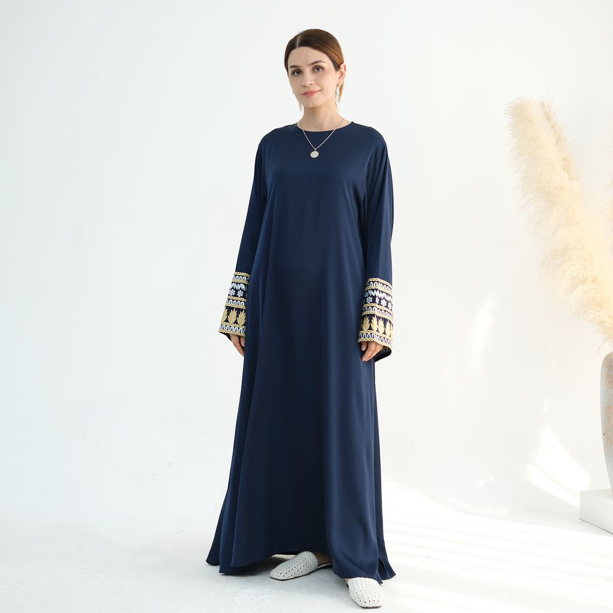 Modest Abaya Dress/Muslim Dress Women Exquisite Embroidered Abaya Dress - Traditional Long Sleeve Maxi Robe With Tribal Embroidery & Pockets_ecoleips.com