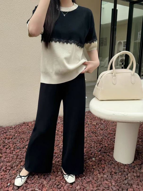 K Knitted Shirt Short Sleeved New Age Reducing Lace Hook And Flower Splicing Round Neck Pullover Loose Knit Set. No Necklaces Or Other Accessories_ecoleips.com
