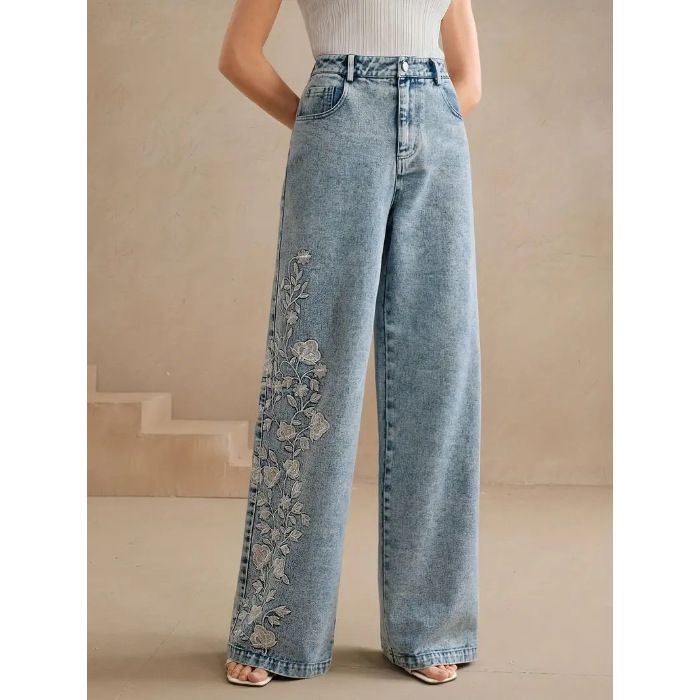 "Plus Size Women's Embroidered Stretch Denim Jeans - Comfortable Straight Leg Washed Jeans With Floral Detailing"_ecoleips.com