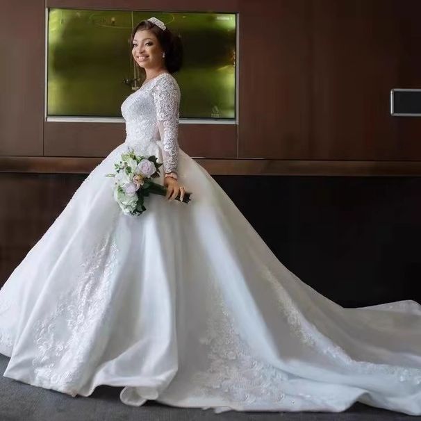 Elegant Long Sleeve Wedding Dress With Cathedral Train – Luxurious Ball Gown For Brides, Plus Size Options Available_ecoleips.com