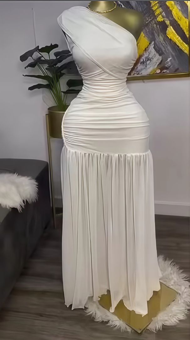 K Women's New Solid Color Sleeveless Sloping Collar Pleated Slim Fit Slit Long Dress. No Necklaces Or Other Accessories_ecoleips.com