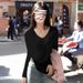 A Petite Woman Wearing A White Long-Sleeved T-Shirt With A V-Neck, A Trendy, Loose And Thin Top For Spring And Autumn_ecoleips.com