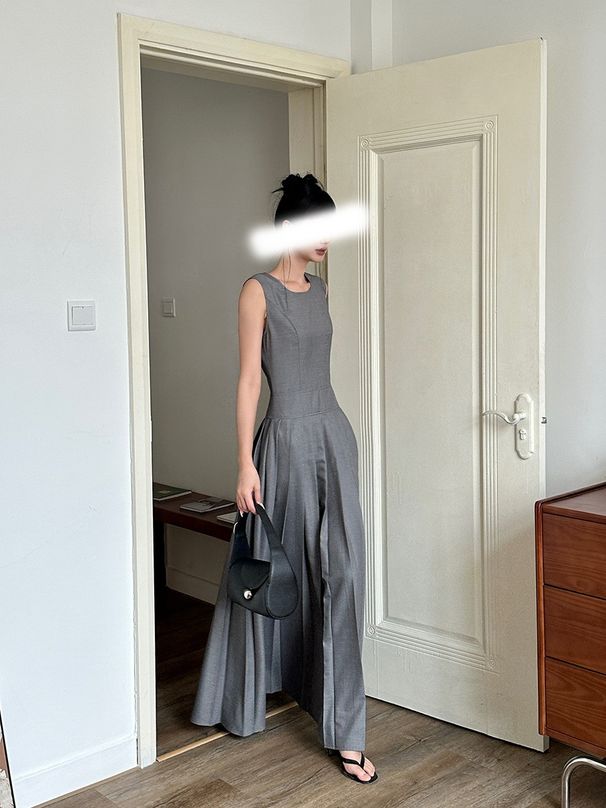 Grey Round Neck Pleated Sleeveless Elegant Simple, Slim Fit And Slimming, Front Shoulder Low Waist A-Line Long Dress For_ecoleips.com