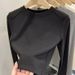 The Curved Hem Design Gives A Slim Fit. It's A Pure Cotton Long-Sleeved Top Paired With A Base Layer. It's A Trendy And_ecoleips.com