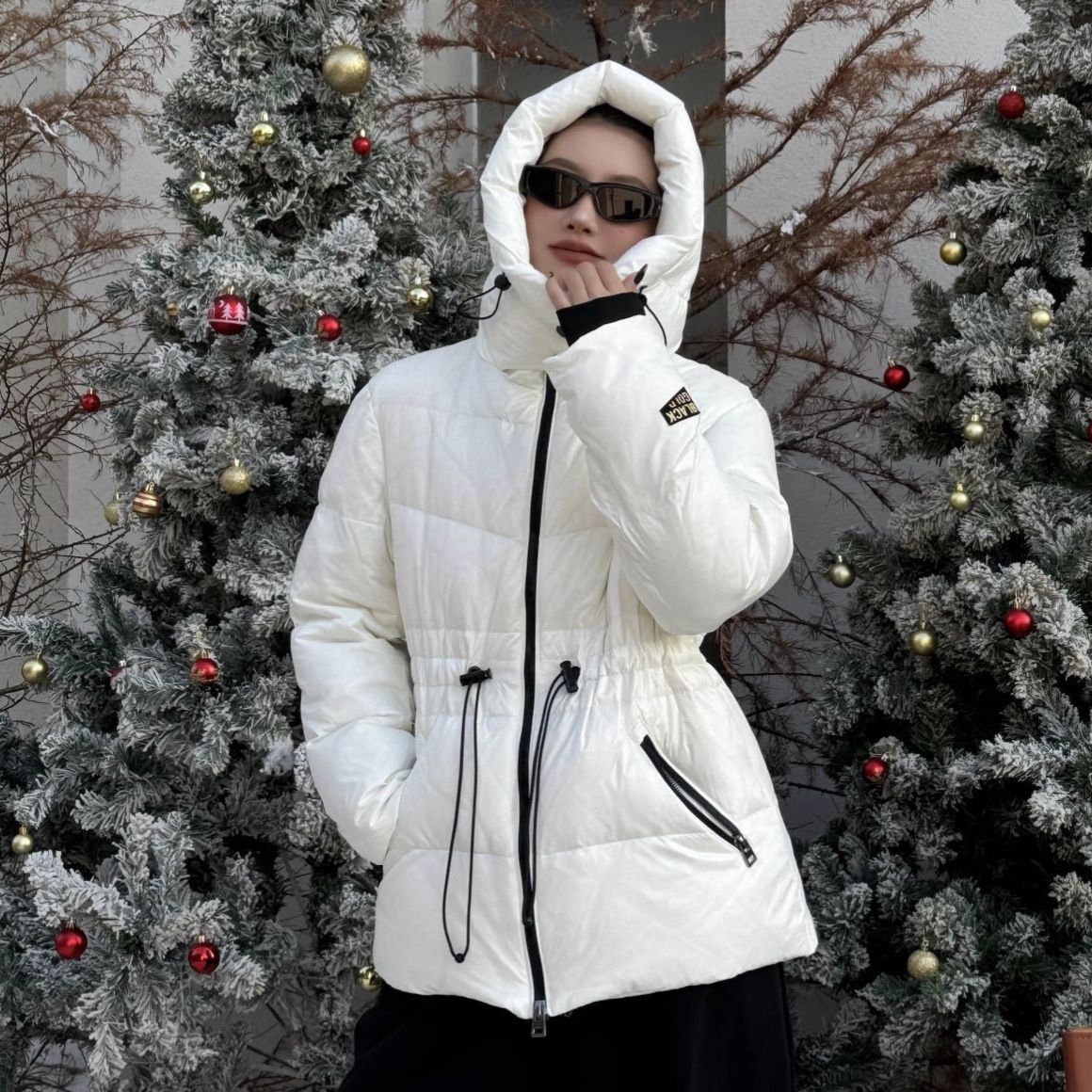 "Women's Slim-Fit Long Puffer Coat With Hood - 55% White Duck Down Winter Jacket (M/L, 3 Colors)"_ecoleips.com