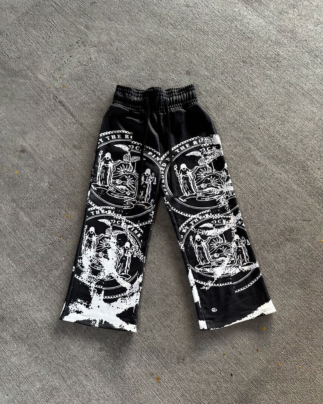 Gothic Anime Streetwear Joggers – Oversized Drawstring Pants With Dark Print (S-2xl, Black/Gray) Signature Goth Vibe_ecoleips.com