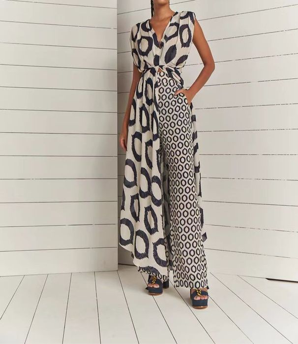 Women's Elegant Sleeveless V Neck Top With Lace Up Detail Printed Slim Fit Pant SetStyle Clothing_ecoleips.com