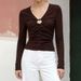 Voya Foreign Trade European And American Retro Brown V-neck Long-sleeve Top For Women With Buckle Design, Slim-fit Pleated_ecoleips.com