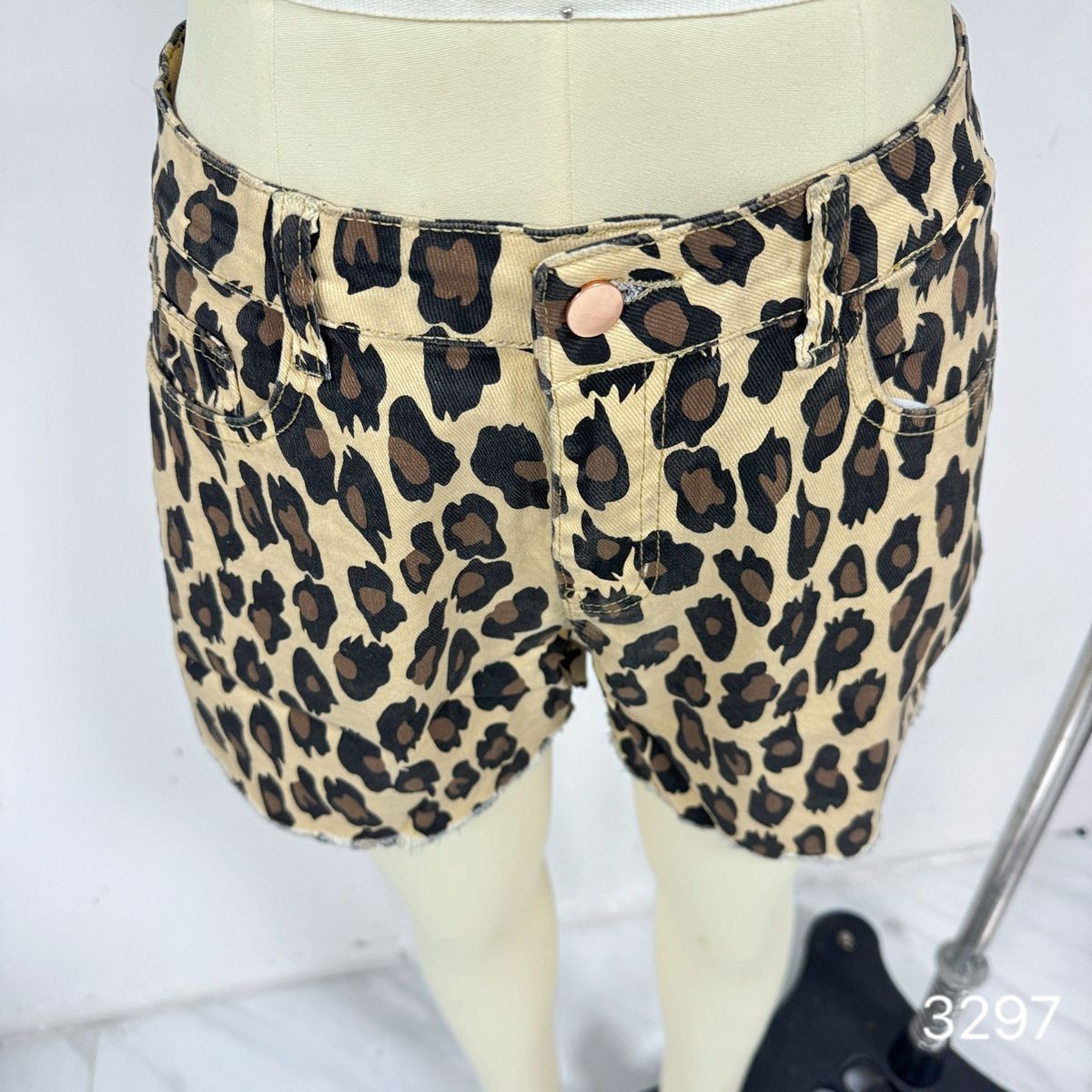 New Retro Leopard Print Ripped Raw Edge High Waist Denim Shorts For Women_ecoleips.com