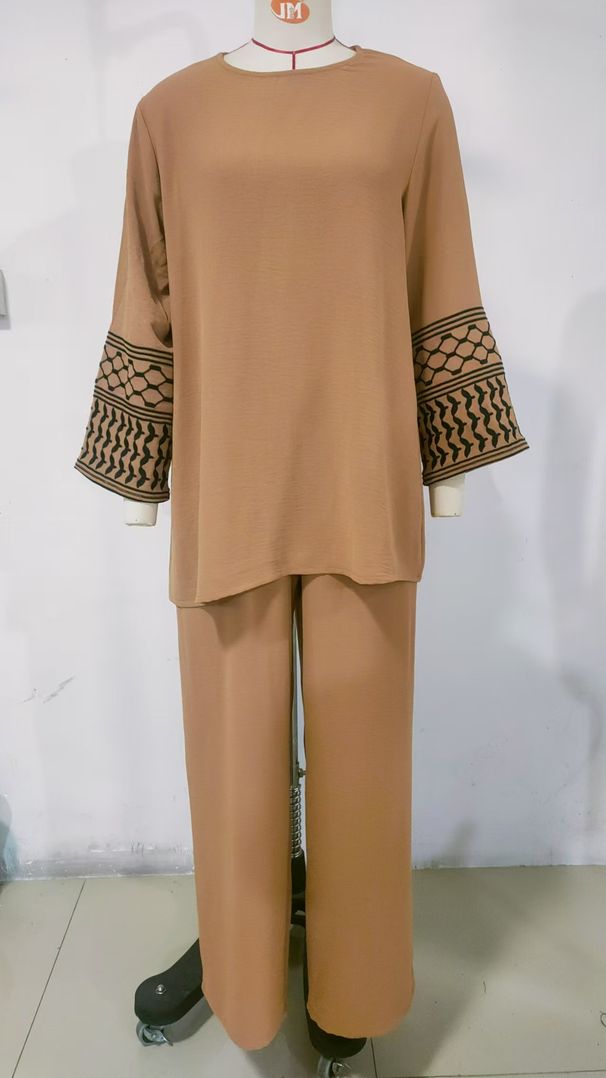 2025 Muslim Autumn New Women's Embroidered Round Neck Shirt And Wide Leg Pants Set_ecoleips.com
