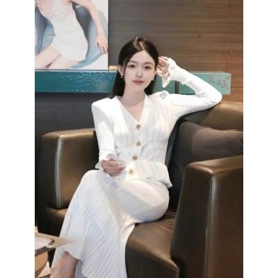 Elegant Long V Neck Fishtail Dress Black Style Knit Plus Size Autumn Winter French Dress For Women_ecoleips.com