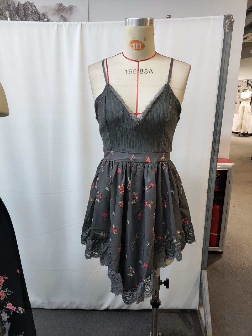 Women's Western-Style Retro Denim Dress With Floral Print, Irregular Hem, And Strapless Design_ecoleips.com