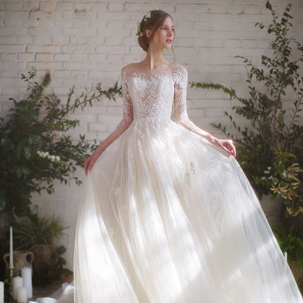 Lightweight Wedding Dress For Petite Women Simple Ethereal Long Sleeves Dreamy Train Spring Style_ecoleips.com