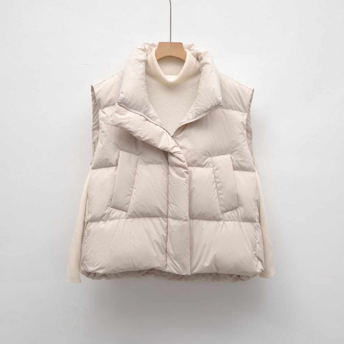 Pinghu Chixin Simple Casual Stand Collar Puffer Down Women New Autumn Winter Short Loose Vest_ecoleips.com