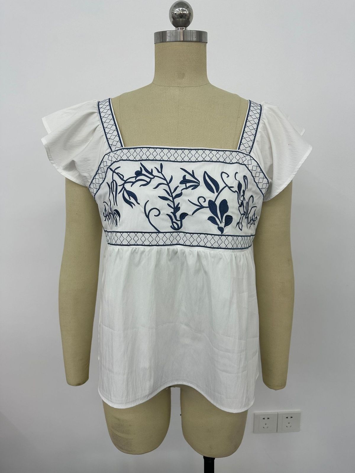 K Women's New Embroidered Lace Up Square Neck Flying Sleeve Ruffle Edge Top For Women_ecoleips.com