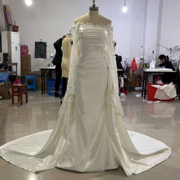 Women's Lightweight Satin Wedding Dress Long Lace Sleeves Off-the-Shoulder Floor-Length Slimming Gown for Bridal Receptions And Evening Banquets_ecoleips.com