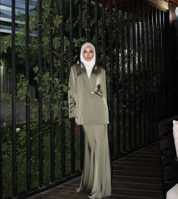Elegant Satin Suit Set for Women Long Sleeved Shirt And Skirt Two Piece Commuting Style High-End Feel New 2025 Design_ecoleips.com