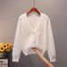 Chic V-Neck Knit Cardigan – Lightweight Cropped Wrap With Wave Hem (Effortless Layering Staple)_ecoleips.com