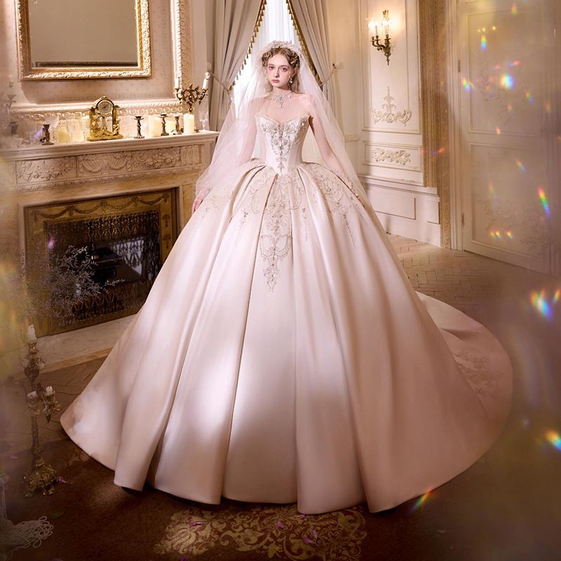 Off-Shoulder Wedding Dress Ball Gown With Long Train & Lace Appliques – Vintage Courtly Style A-Line Bridal Gown For Petite Bride (XS-XXL)_ecoleips.com