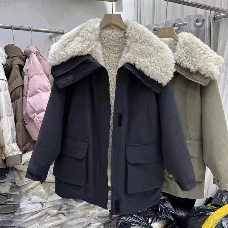 "Military Green Fleece-Lined Parka Jacket – Oversized Lambswool Coat With Utility Pockets (M-L, Commuter-Ready, Water-Resistant Shell)"_ecoleips.com