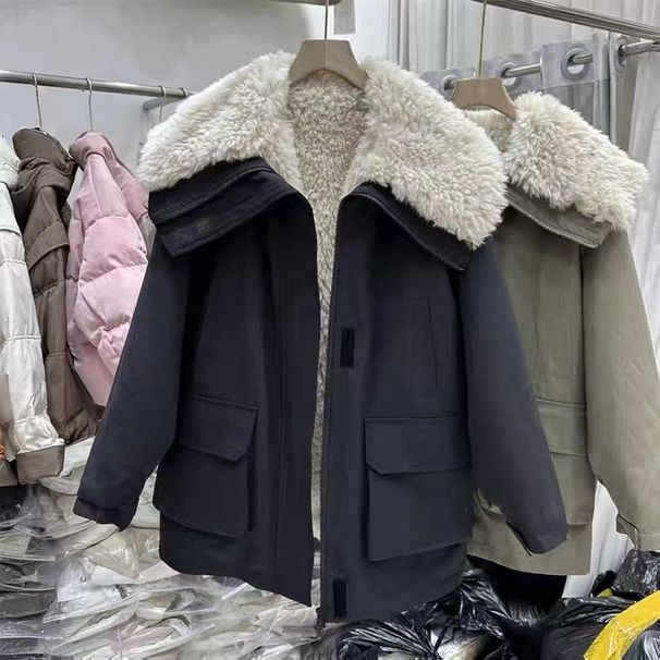 "Military Green Fleece-Lined Parka Jacket – Oversized Lambswool Coat With Utility Pockets (M-L, Commuter-Ready, Water-Resistant Shell)"_ecoleips.com