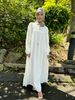 Elegant Muslim Dress With Lace Trim & Lantern Sleeves – Modest Loose Fit, Full-Length Skirt For Women (White/Apricot, S-XL)_ecoleips.com