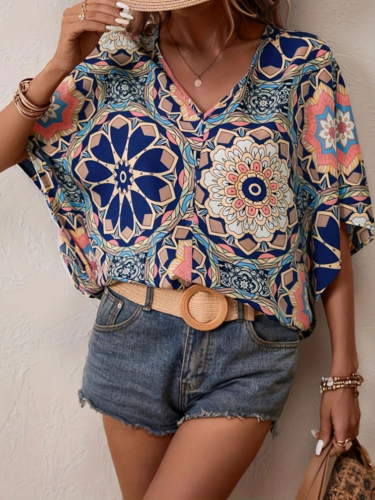 European American Retro Floral Print V Neck Shirt Loose Fit Drop Shoulder Three Quarter Sleeve Top for Summer 2025_ecoleips.com