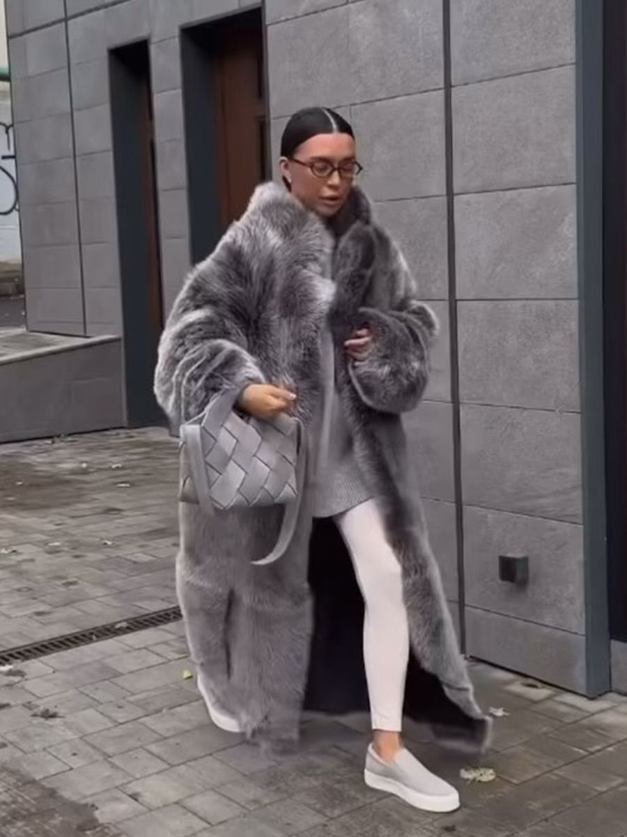 Longline Vegan Fox Fur Coat – Oversized Faux Fur Trench With Detachable Collar & Deep Pockets (Black/White) – Streetwear Elegance For Women_ecoleips.com