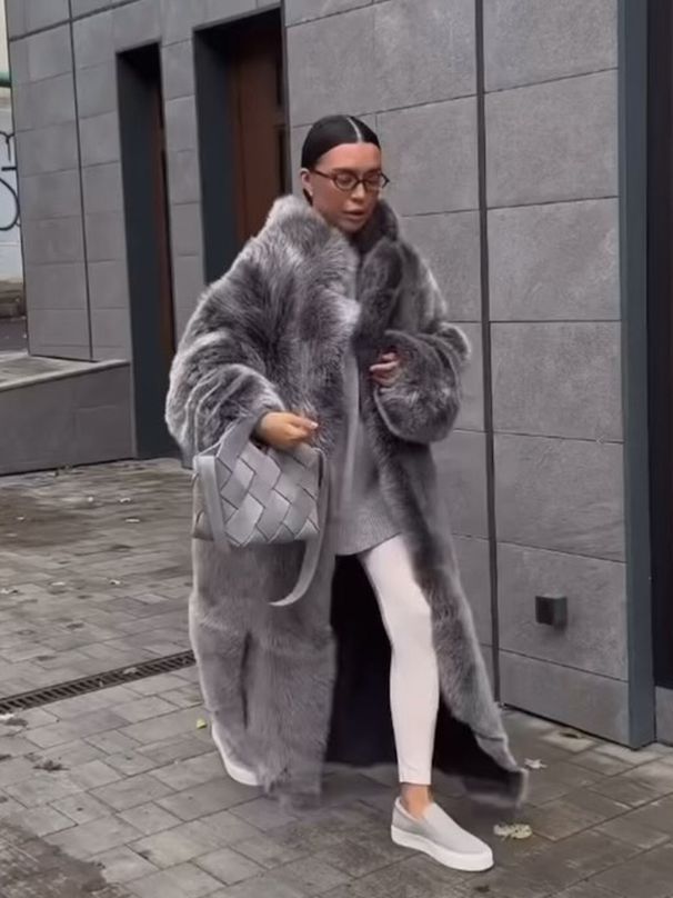 Longline Vegan Fox Fur Coat – Oversized Faux Fur Trench With Detachable Collar & Deep Pockets (Black/White) – Streetwear Elegance For Women_ecoleips.com