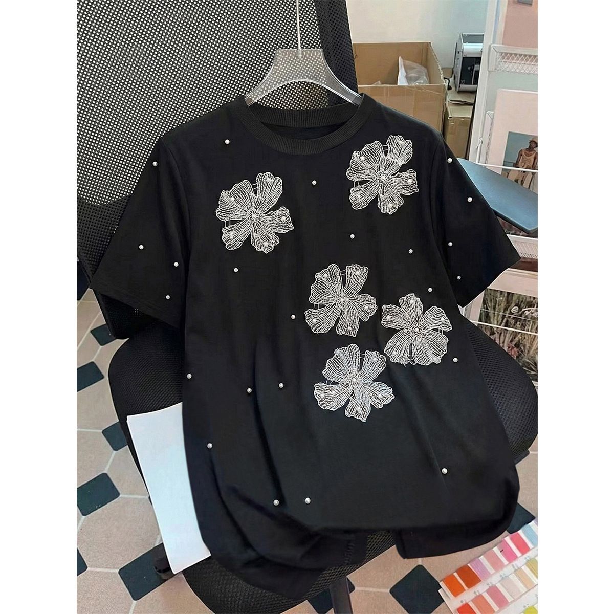 Plus-Size Embroidered Floral T-Shirt – Elegant Beaded Blouse For Women, Loose Fit & Breathable (1XL-4XL, Black)_ecoleips.com