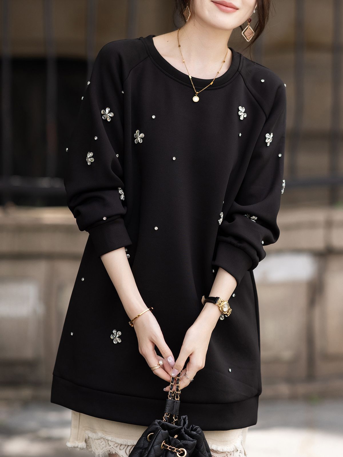 Muslim Women's Tops Black Beaded Sweatshirt For Women – Loose Fit Crew Neck With Heavy-Duty Embellishments (S-4XL)_ecoleips.com