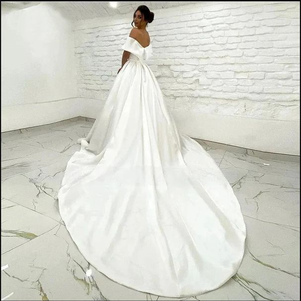 Elegant Off-Shoulder Wedding Dress With Sheer Lace & Chapel Train – Boho Bridal Gown For Destination Weddings (Ivory/White, XS-XXXL)_ecoleips.com