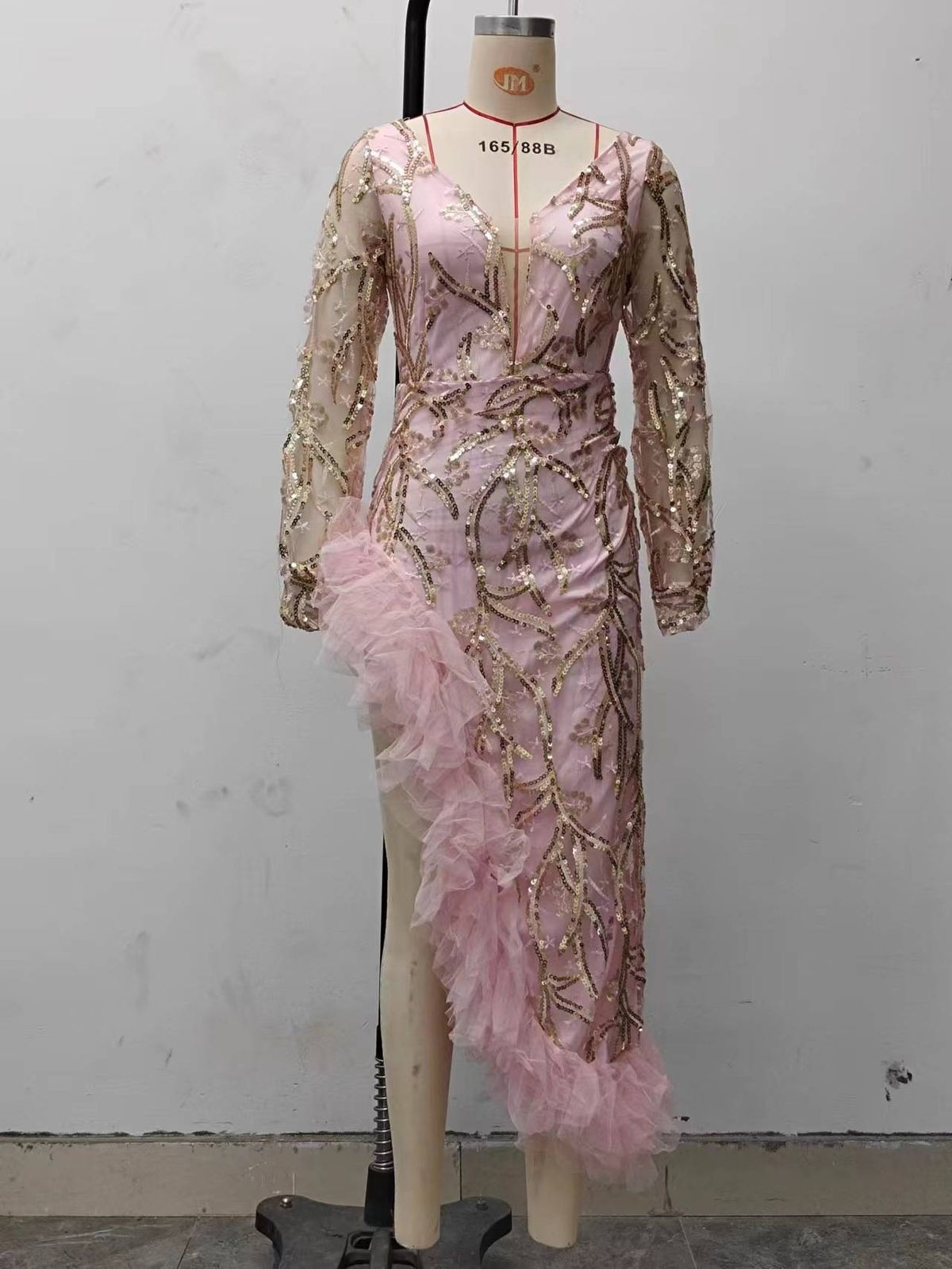"Lotus Leaf V-Neck Pink Sequin Evening Gown – Elegant High-Slit Dress With Lantern Sleeves_ecoleips.com