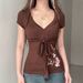 Vintage Retro Small Floral Embroidery Contrast Color V-neck Slim-fit Waist Design T-shirt, Intellectual And Slimming_ecoleips.com
