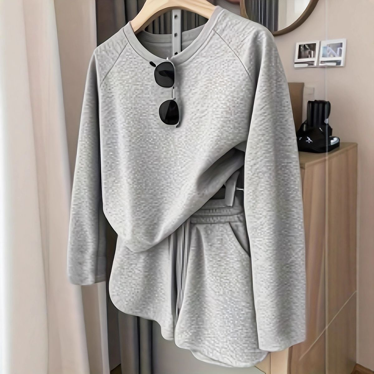 Women's Casual Two Piece Set Solid Color Crew Neck Drop Shoulder Long Sleeved Sweatshirt And Shorts Suitable for All Seasons_ecoleips.com