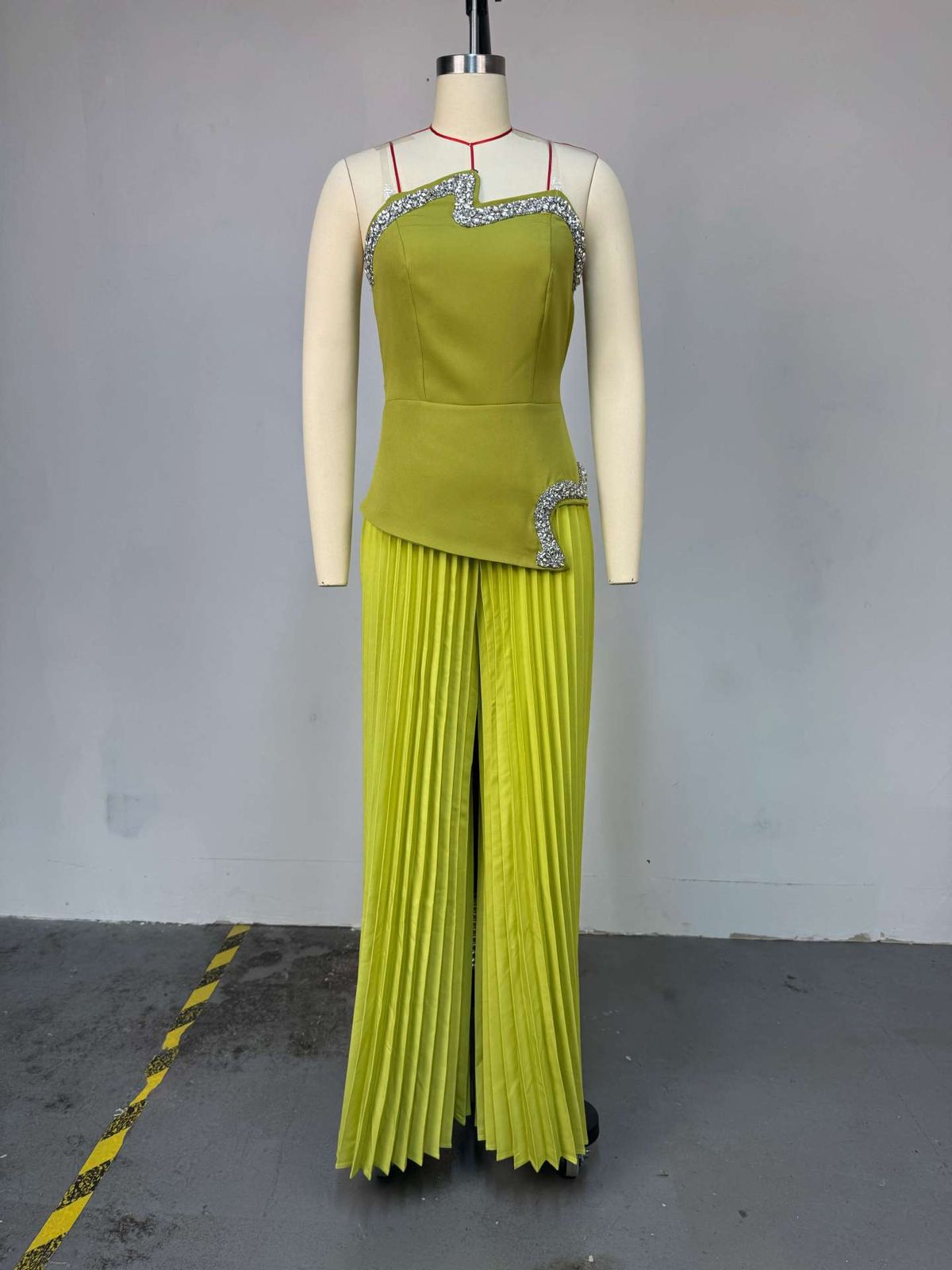 K Women's New Heavy Industry Strapless And Diamond Studded Irregular Top, Pleated Wide Leg Pants Set_ecoleips.com