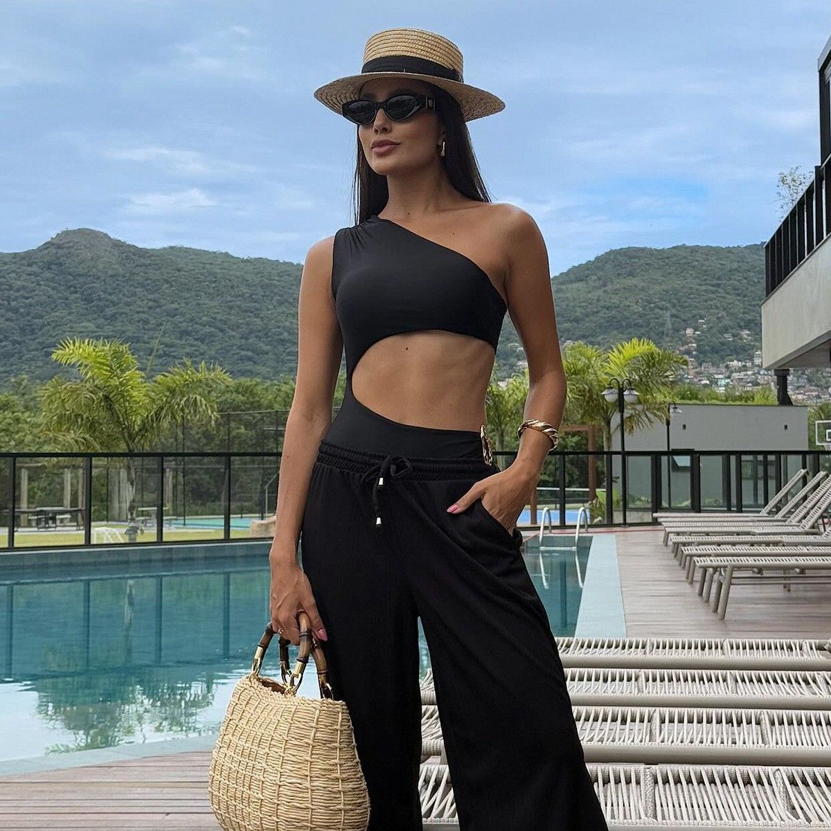 New 2025 One Shoulder Swimsuit for Women Sexy One Piece Solid Color Bikini European American Style with Metal Buckle_ecoleips.com