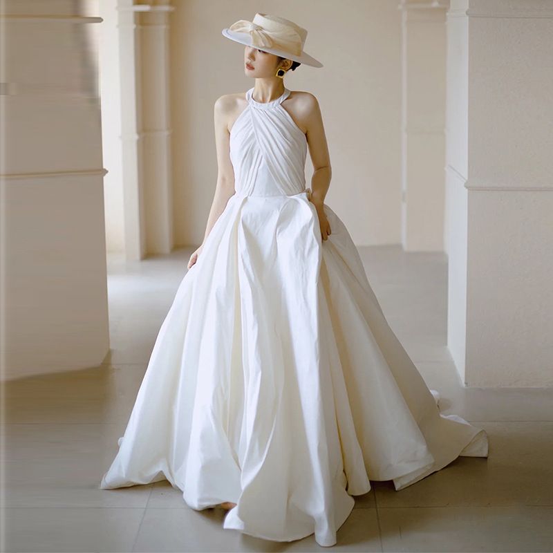 French High-End Light 2026 New Elegant Backless Wedding Gown Hepburn Style Satin Travel Shoot Outdoor Dress_ecoleips.com