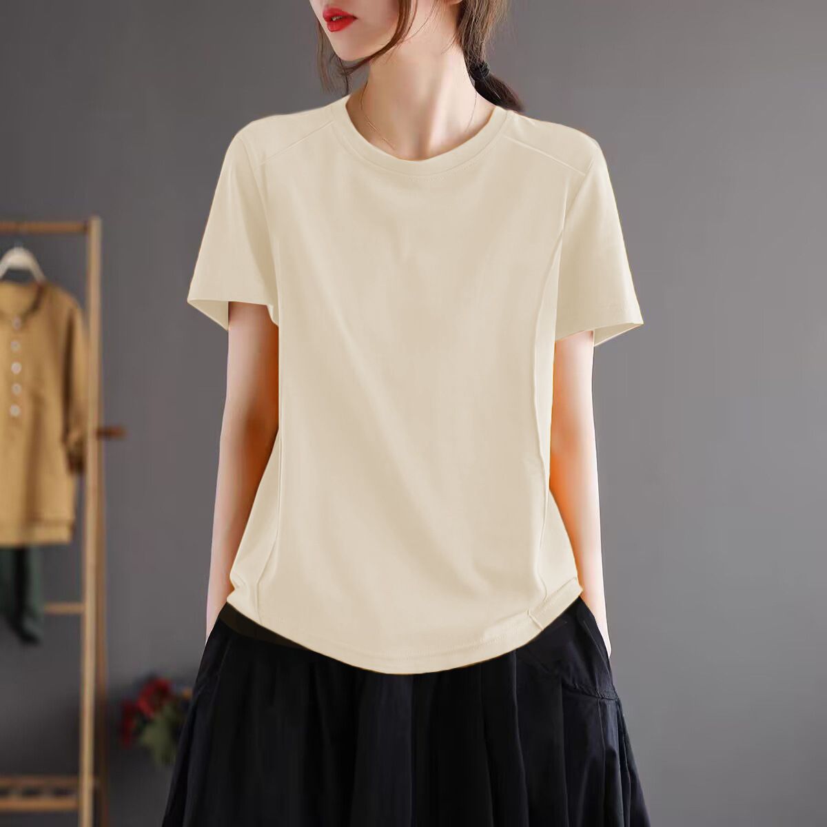 This Summer's Popular Design Features A Short-Sleeved Cotton Top With Fishbone-Shaped Seams, An Arched Hem, And A Stylis_ecoleips.com