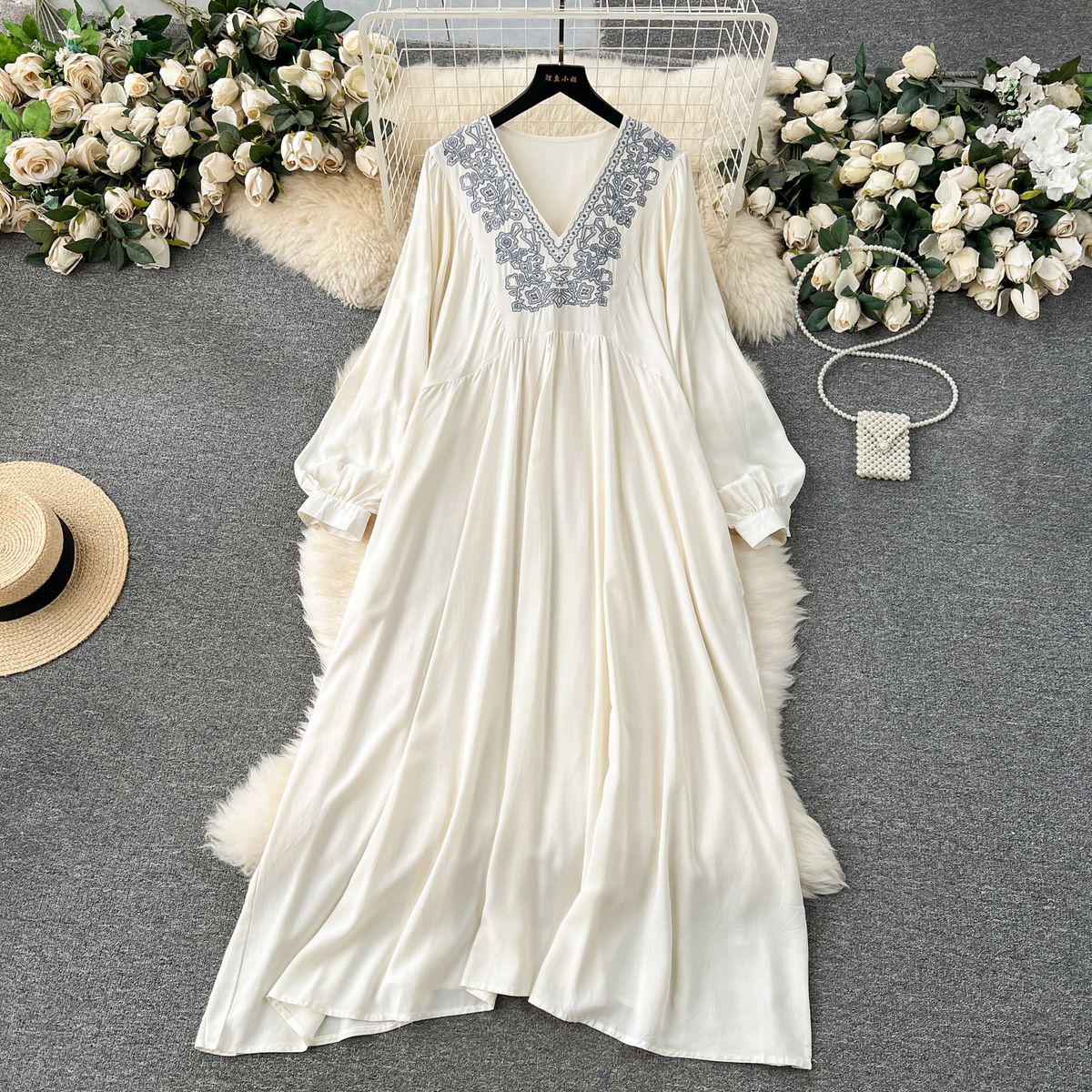 Women's New Embroidery V Neck Loose Long Ethnic Style Holiday Dress_ecoleips.com