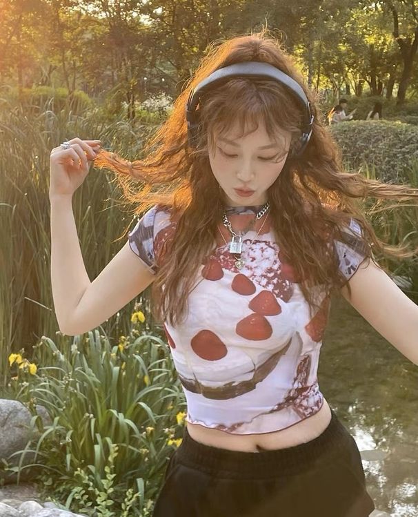 Cherry Cake Blue Puff Sleeve T-Shirt Round Neck Women's Trendy Summer Ruffled Crop Top Sweet And Trendy_ecoleips.com