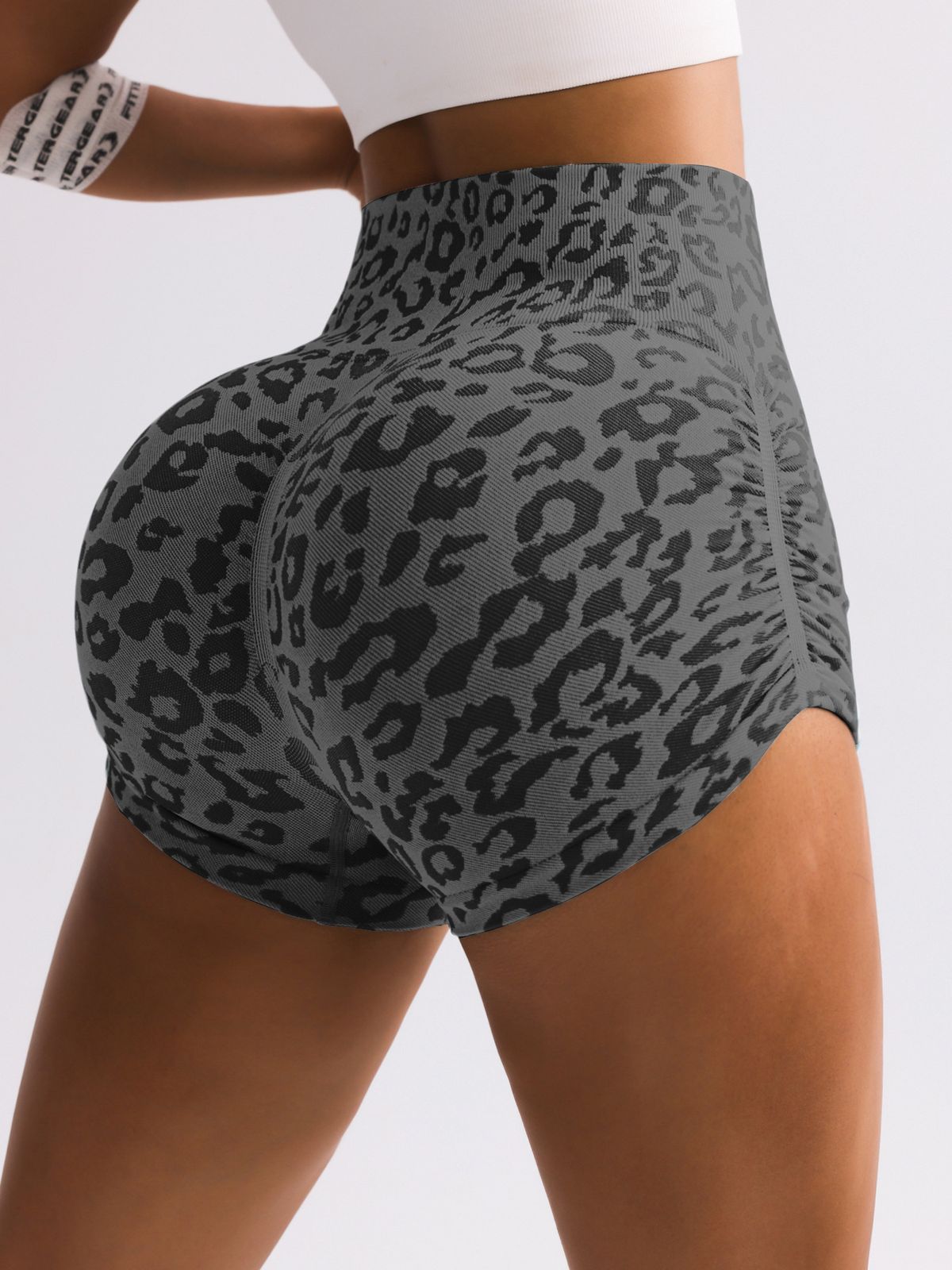 Hot Selling High Waist Tummy Leopard Print Yoga Three Quarter Pants Women's Hip Lifting Running Shorts Yoga Shorts_ecoleips.com