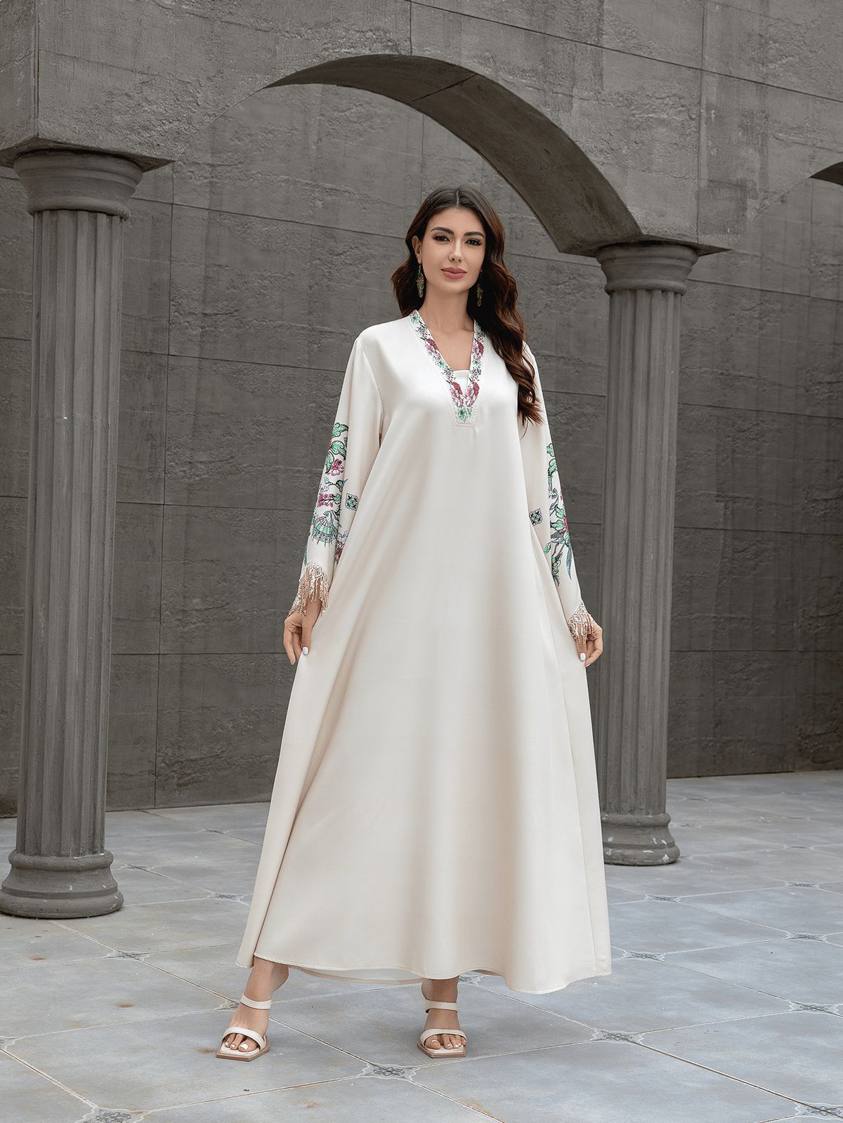 SW037 Middle East Cross Border Muslim Ladies Robe V Neck Embroidered Tassel Temperament Arabic Dress Abaya_ecoleips.com