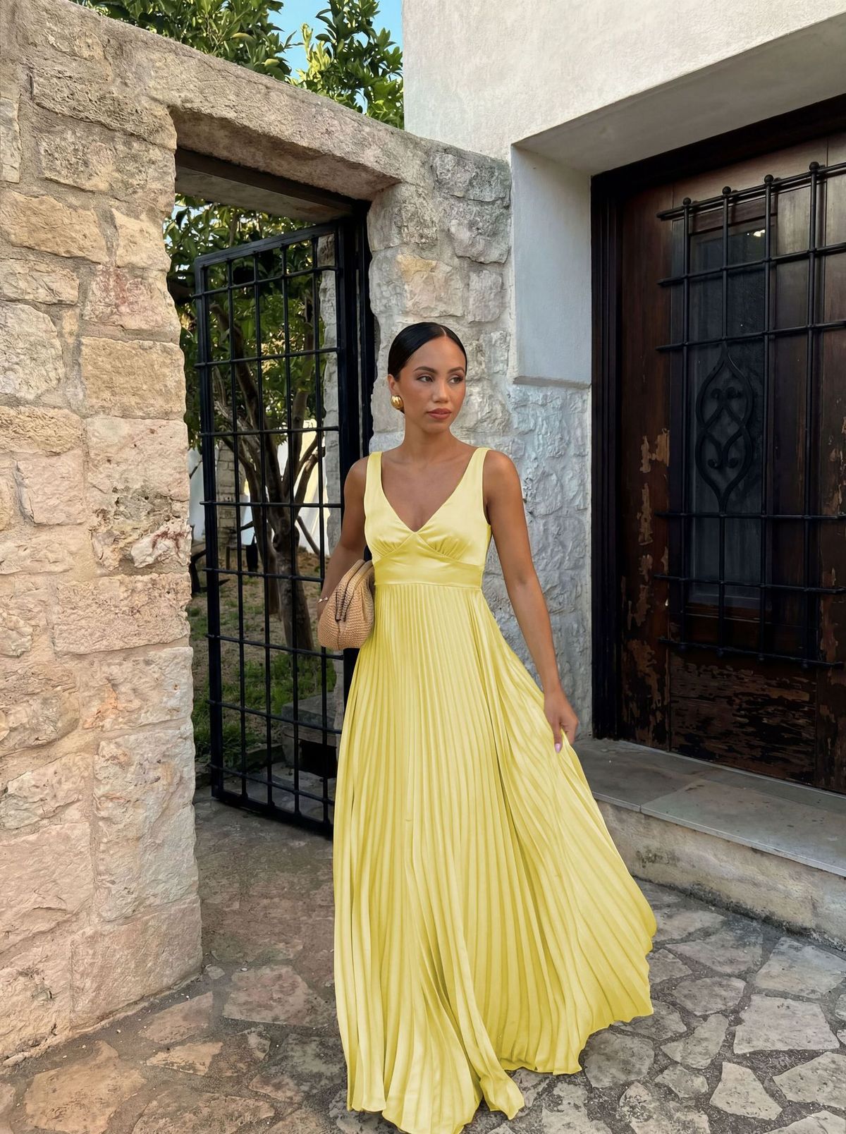 Spring/Summer Evening Fashionable Dress For Women Halter Neck Waist Cinching Pleated Solid Color_ecoleips.com