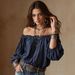 Off-Shoulder Poet Blouse – Voluminous Lantern Sleeves & Relaxed Silhouette For Effortless European Elegance_ecoleips.com