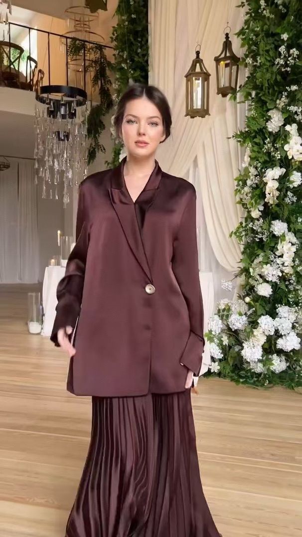 Elegant Commuter Suit Jacket with Pleated Skirt for Women New Style Middle Eastern Arabian Fashion in Stock_ecoleips.com