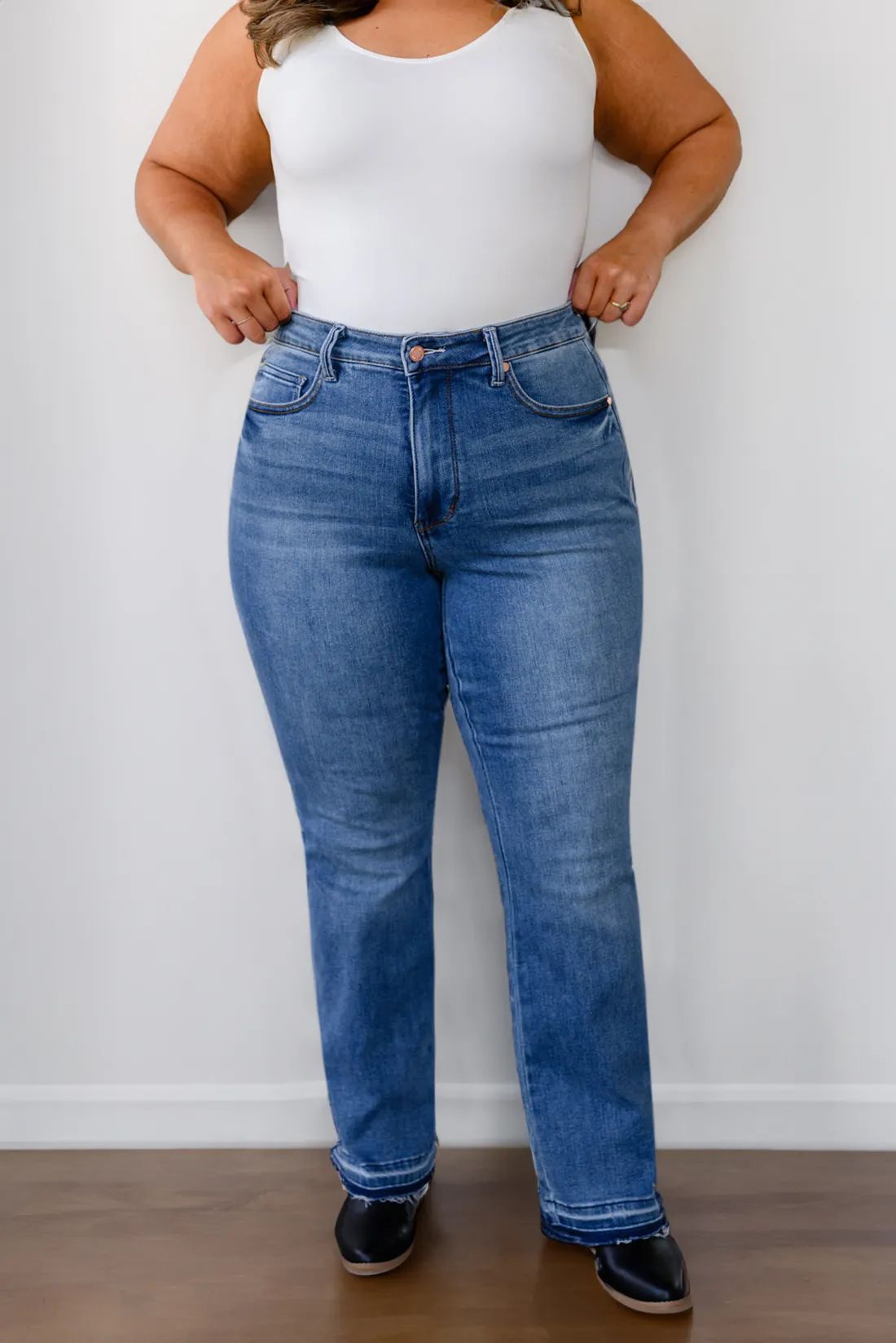 Women’s Clothing New Women's Jeans Women's Pants Straight Trousers Mid Waist Elastic Large Size Slightly Flared Frayed Edge_ecoleips.com